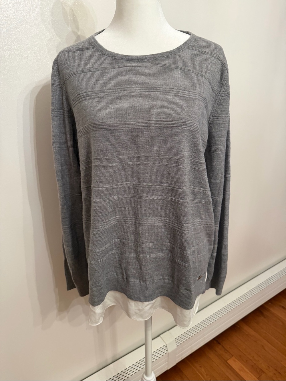 Calvin Klein Women's Size L Gray 2-in-1 Layered-Look Sweater & Shirt Hem - Picture 8 of 15